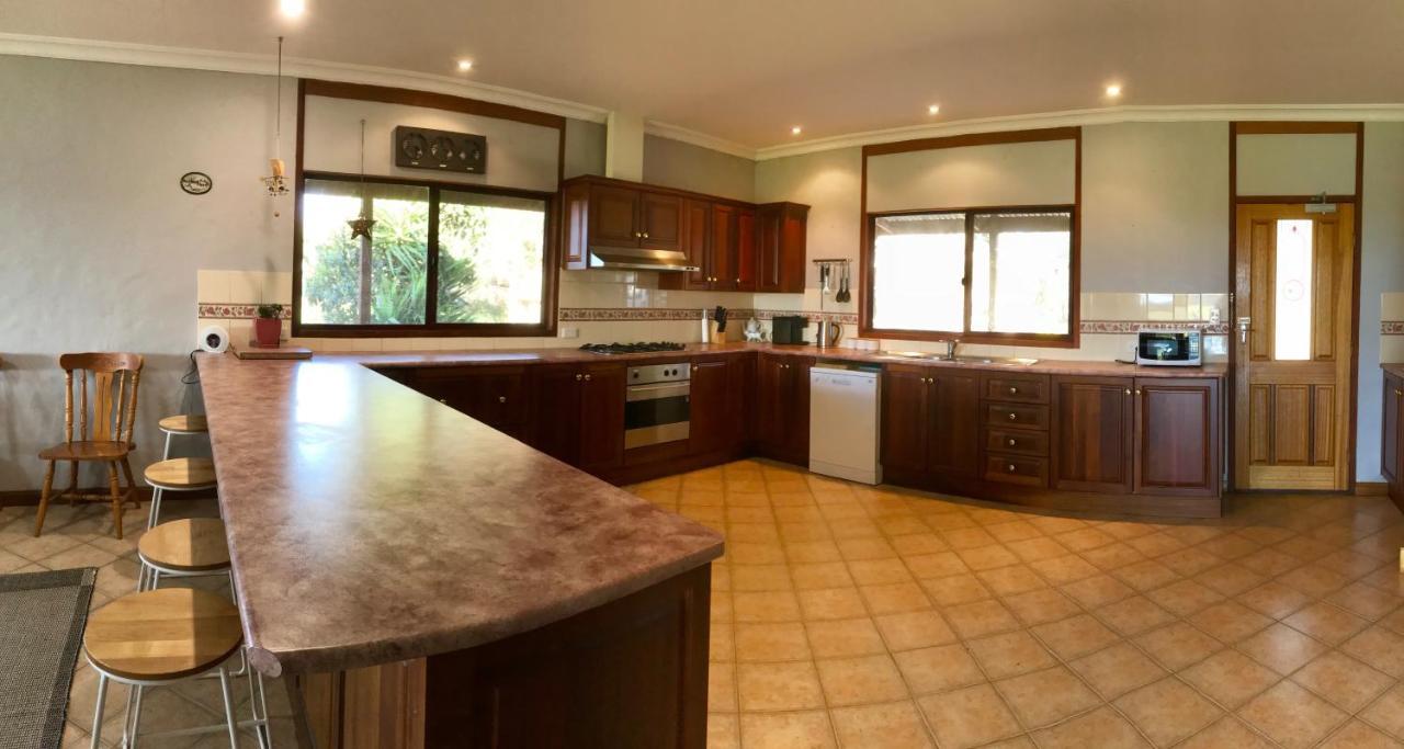 Bee'S Place - 3 Bedroom Home On 10 Acres Of Land With Distant Ocean Views Emu Bay Εξωτερικό φωτογραφία