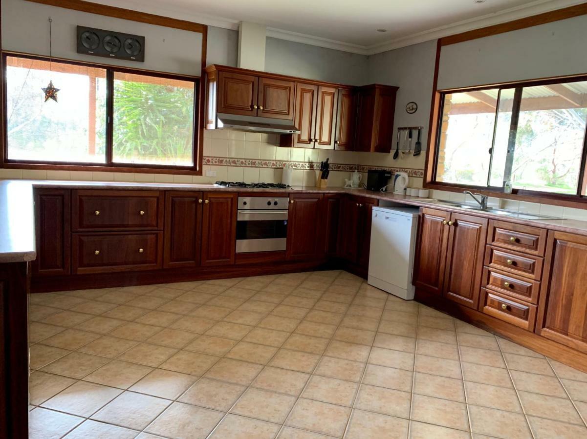Bee'S Place - 3 Bedroom Home On 10 Acres Of Land With Distant Ocean Views Emu Bay Εξωτερικό φωτογραφία